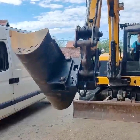 Tilt Bucket 3