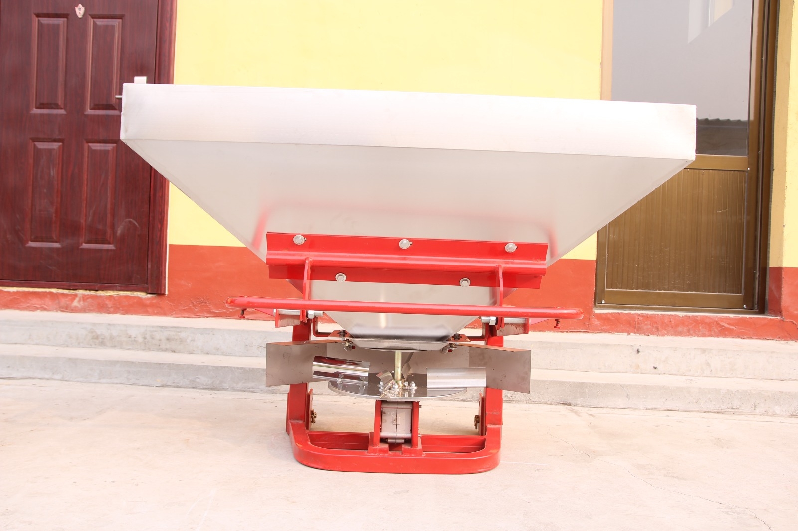 Fertiliser Spreader 1 (for Tractors)