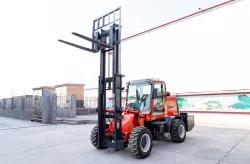 WP-35A All-Terrain Forklift 2